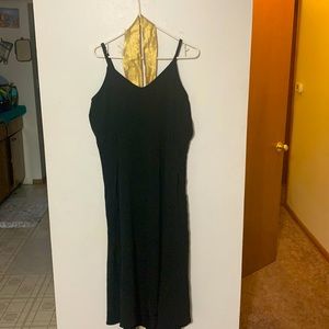 Long black dress with pockets and optional gold belt